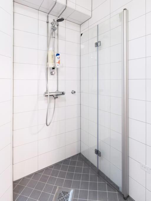 Cozy Roomy Studio Flat Next To Tram Stop @ Kallio Helsinki Buitenkant foto