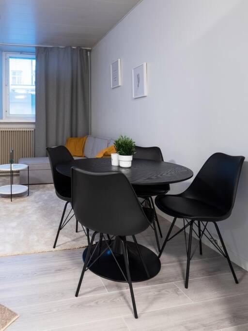 Cozy Roomy Studio Flat Next To Tram Stop @ Kallio Helsinki Buitenkant foto