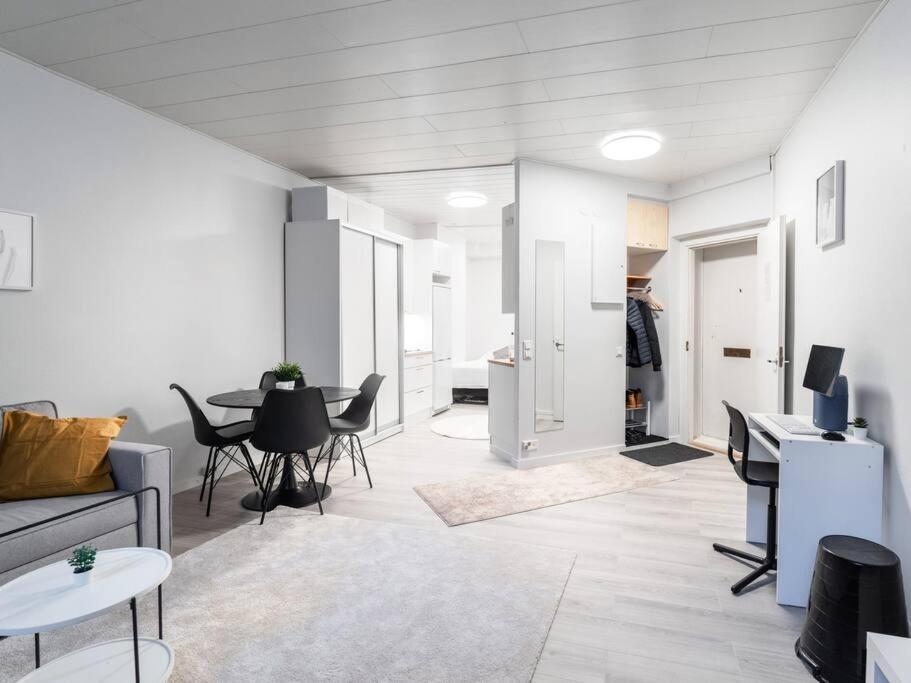 Cozy Roomy Studio Flat Next To Tram Stop @ Kallio Helsinki Buitenkant foto