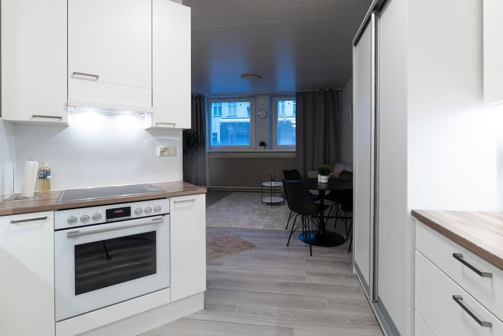 Cozy Roomy Studio Flat Next To Tram Stop @ Kallio Helsinki Buitenkant foto